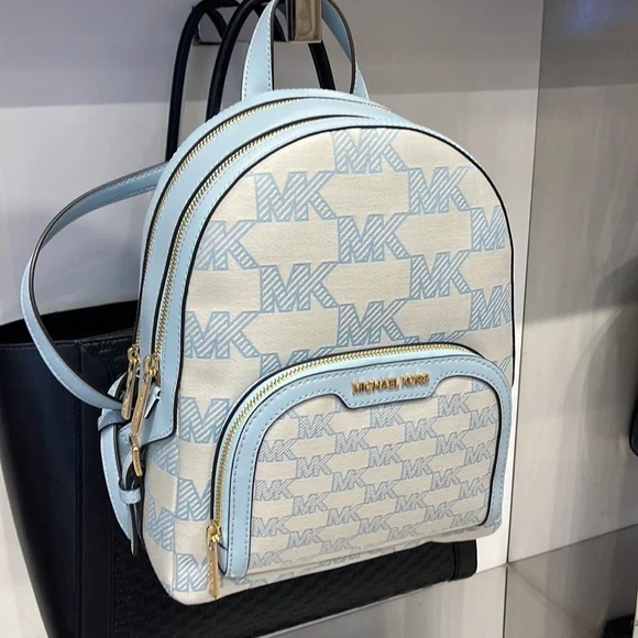 Michael Kors Jaycee Medium Logo Zip Pocket Backpack 

35S3G8TB2J
Vista Blue - Picture 10 of 16